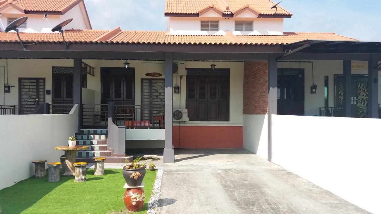 Teratakmuslim H'H Villa Malacca Exterior photo