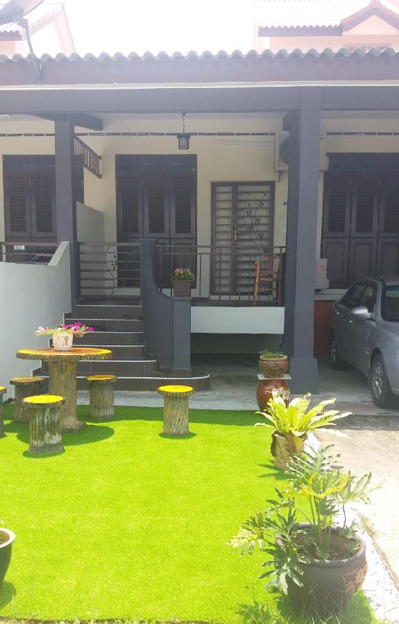 Teratakmuslim H'H Villa Malacca Exterior photo